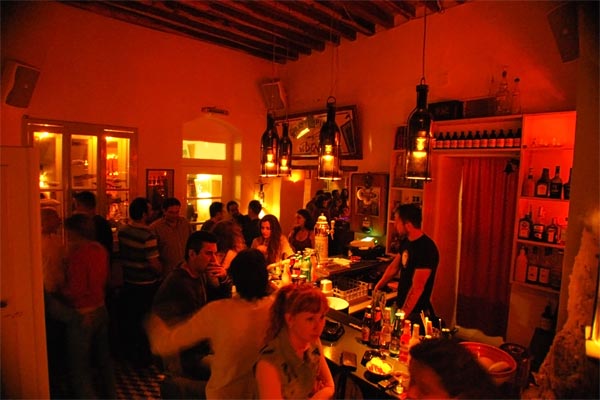 Le bar rock Doloma à Apollonia