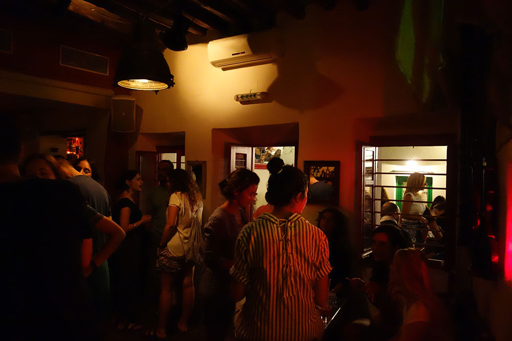 Le bar rock Doloma à Apollonia