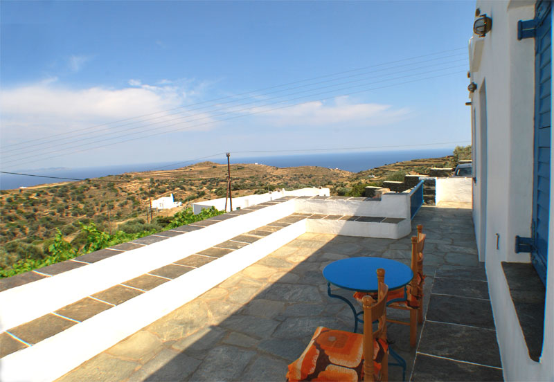 Καταλύματα Νικολός, Εξάμπελα - Σίφνος