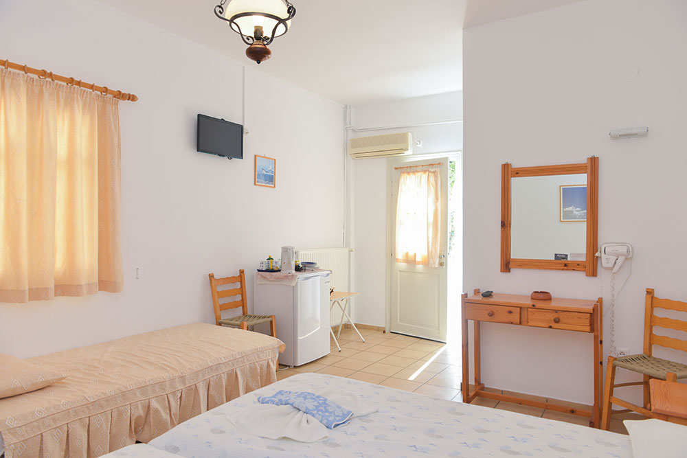 Chambres Litsa à Agia Marina de Kamares