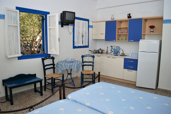 Studios Makis au village de Platis Gialos