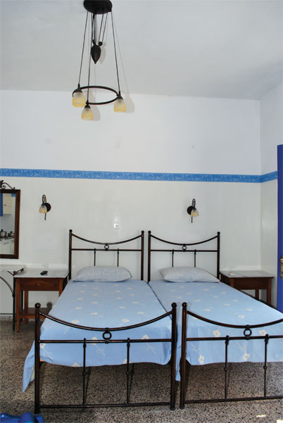 Studios Makis au village de Platis Gialos