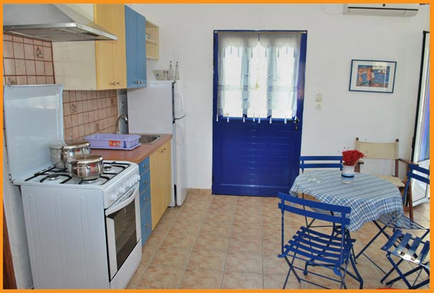 L'appartement indépendant de Studios Makis au village de Platis Gialos