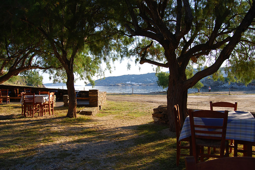 Le restaurant grill Giorgos-Dimitris à la plage Fassolou de Faros