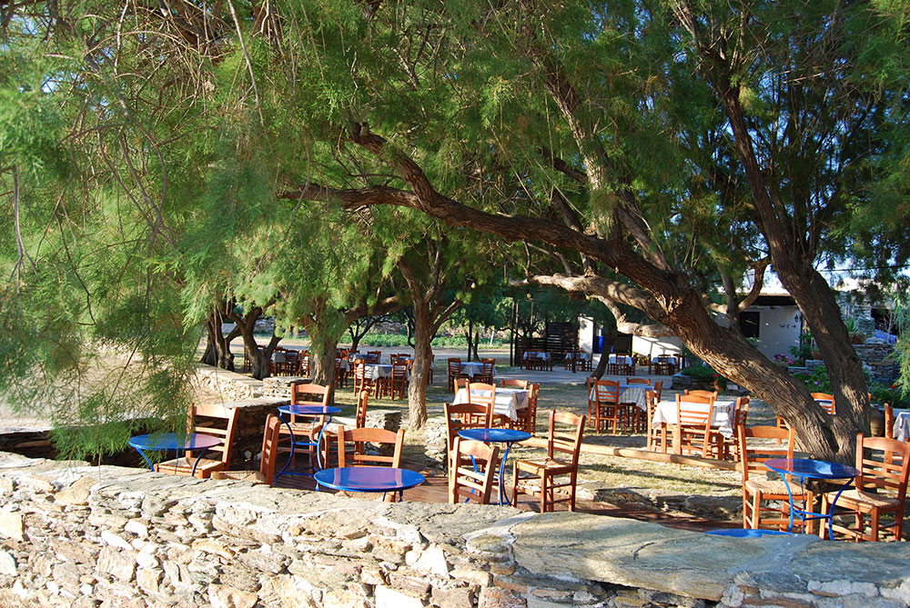 Le restaurant grill Giorgos-Dimitris à la plage Fassolou de Faros