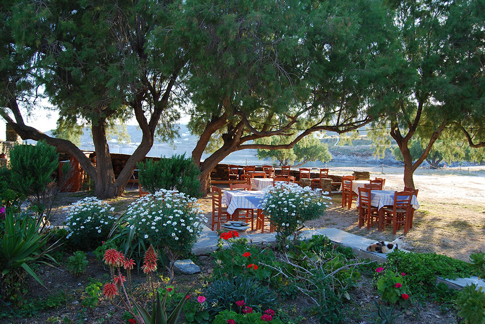 Le restaurant grill Giorgos-Dimitris à la plage Fassolou de Faros