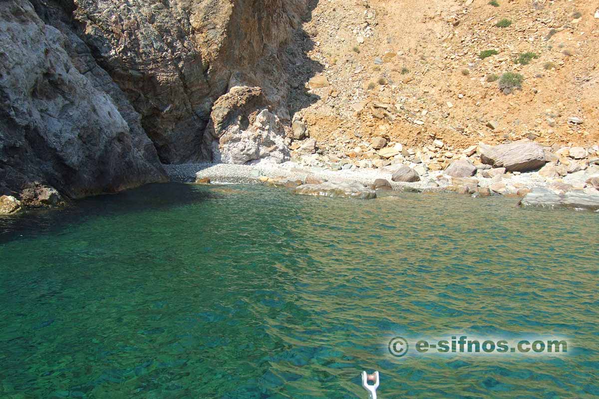 The small beach of Artimoni