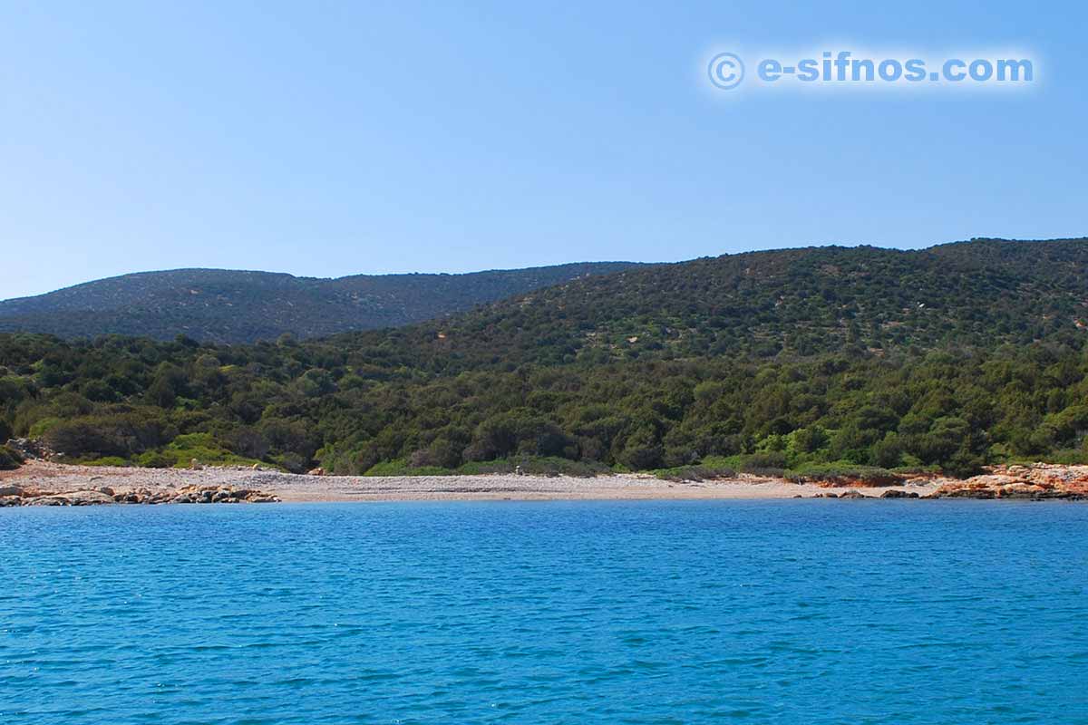Hlakopo beach, oposite the island of Kitriani