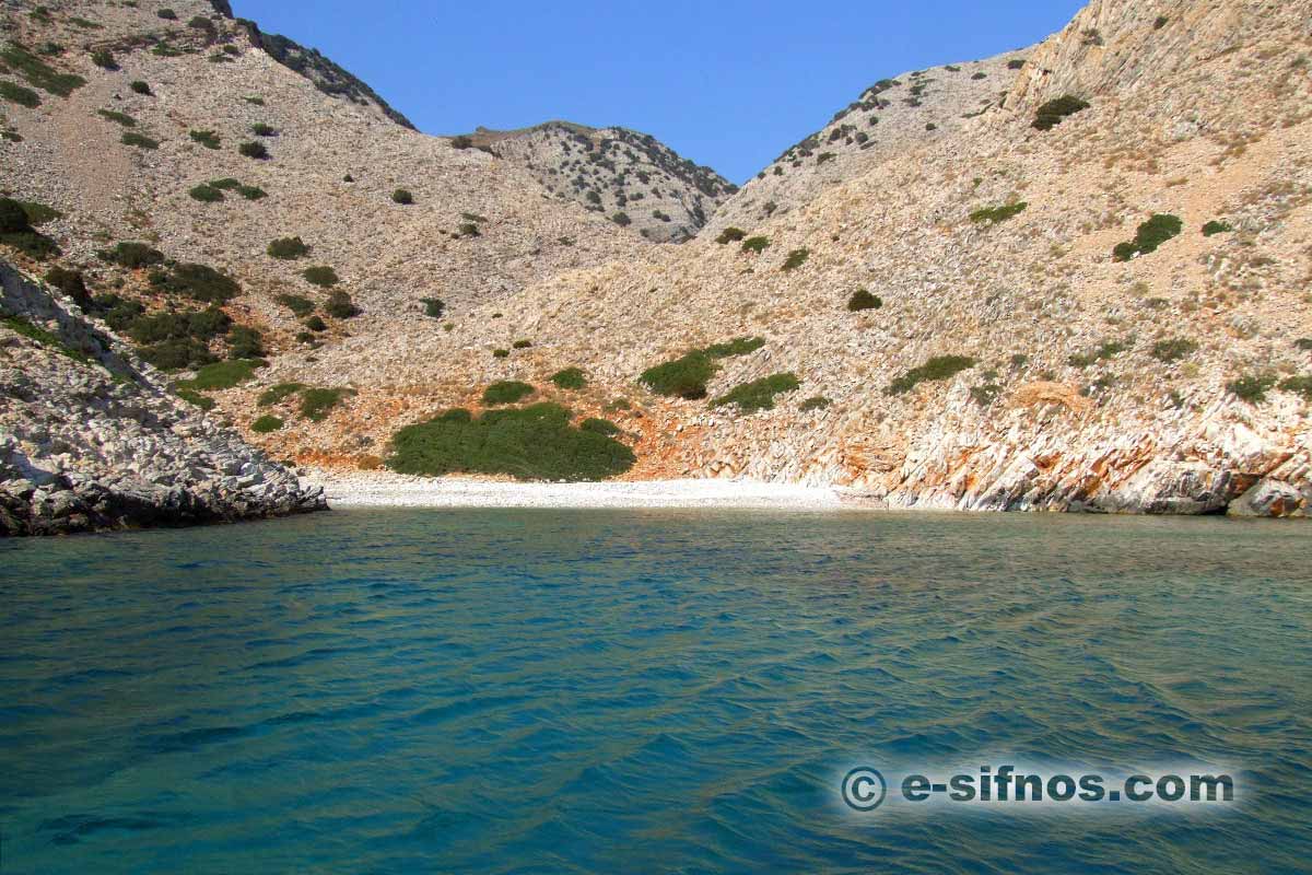 Gialoudia beach