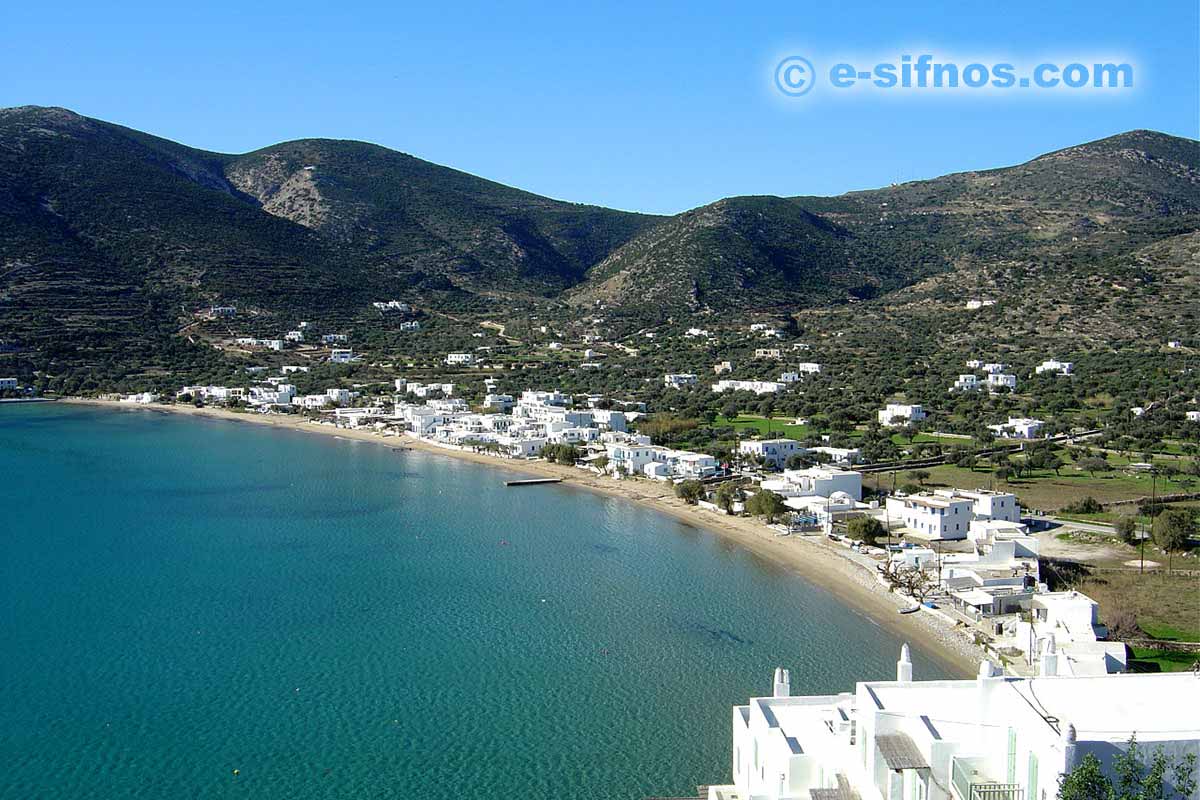 The beach of Platis Gialos in Sifnos