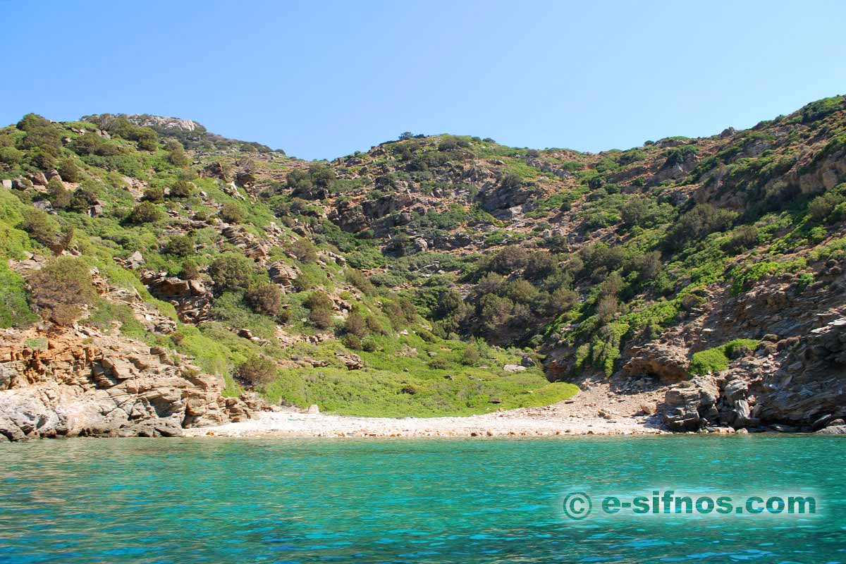 The small beach Tsoha
