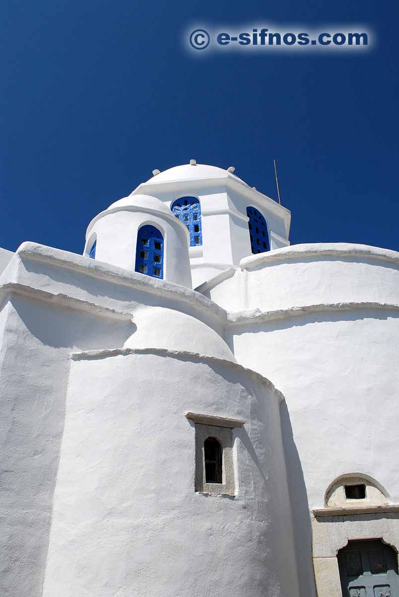 The church Panagia tou Vounou, overlooking Platis Gialos bay
