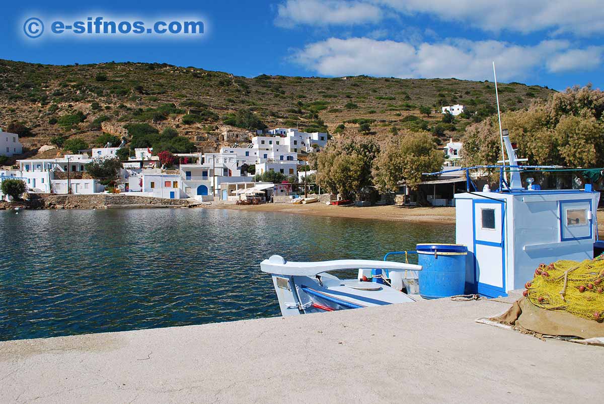 The beach after the church of Taxiarhis in Vathi