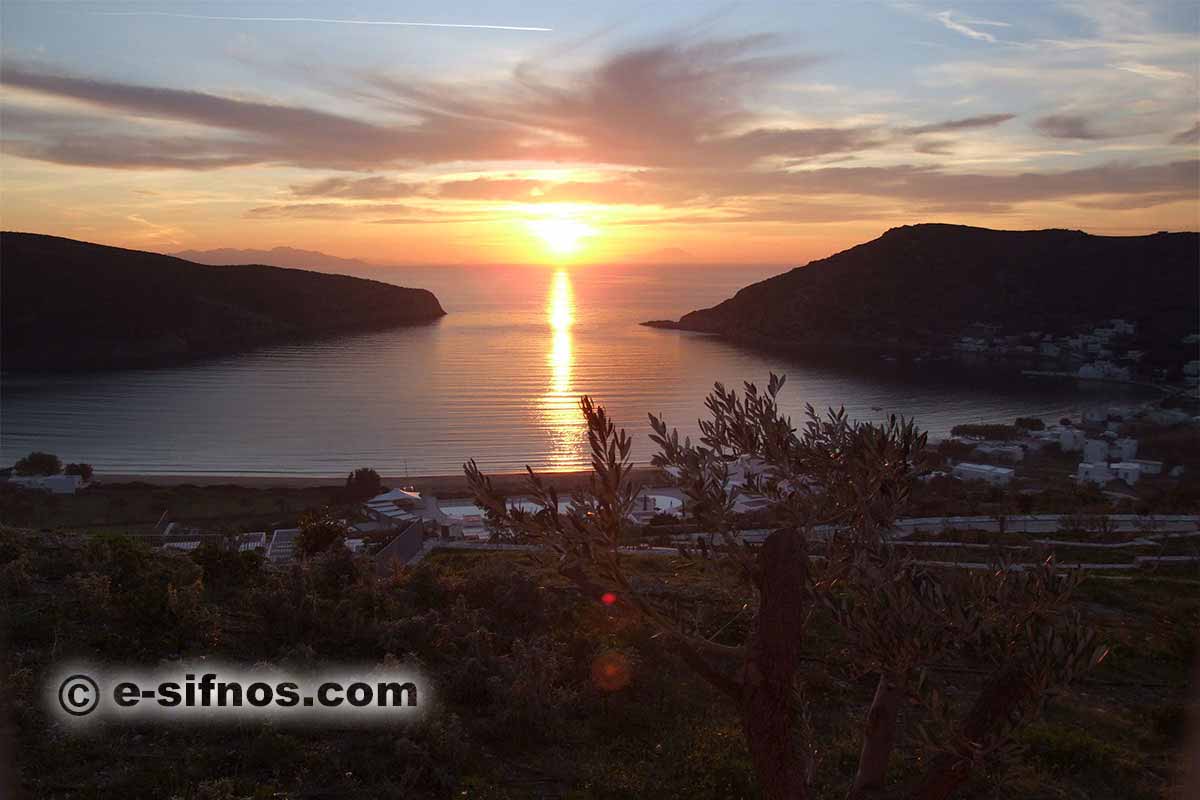 The sun sets in the gulf of Vathi