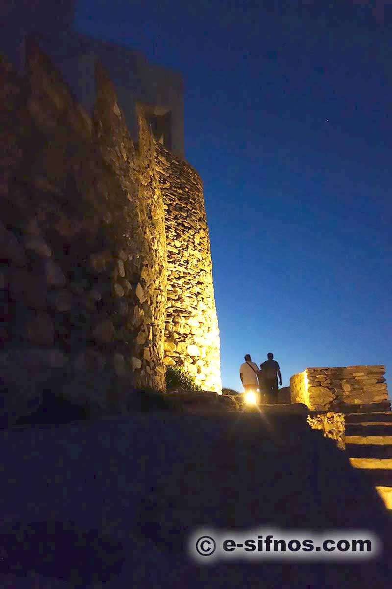 Walking in Kastro, Sifnos