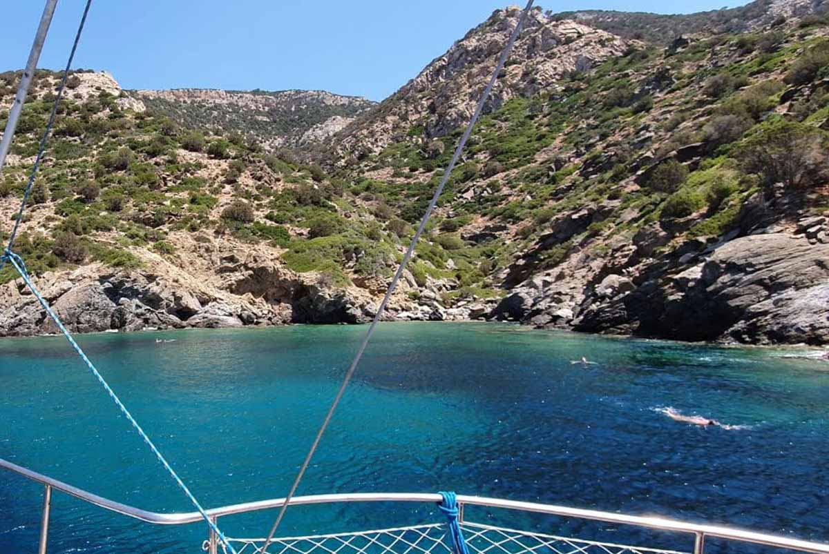 Private cruises in Sifnos and Polyaigos