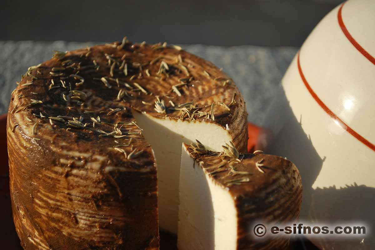 Gylomeni Manoura, a traditional cheese from Sifnos
