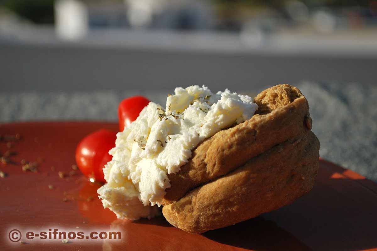 Xinomizithra. A traditional creamy cheese